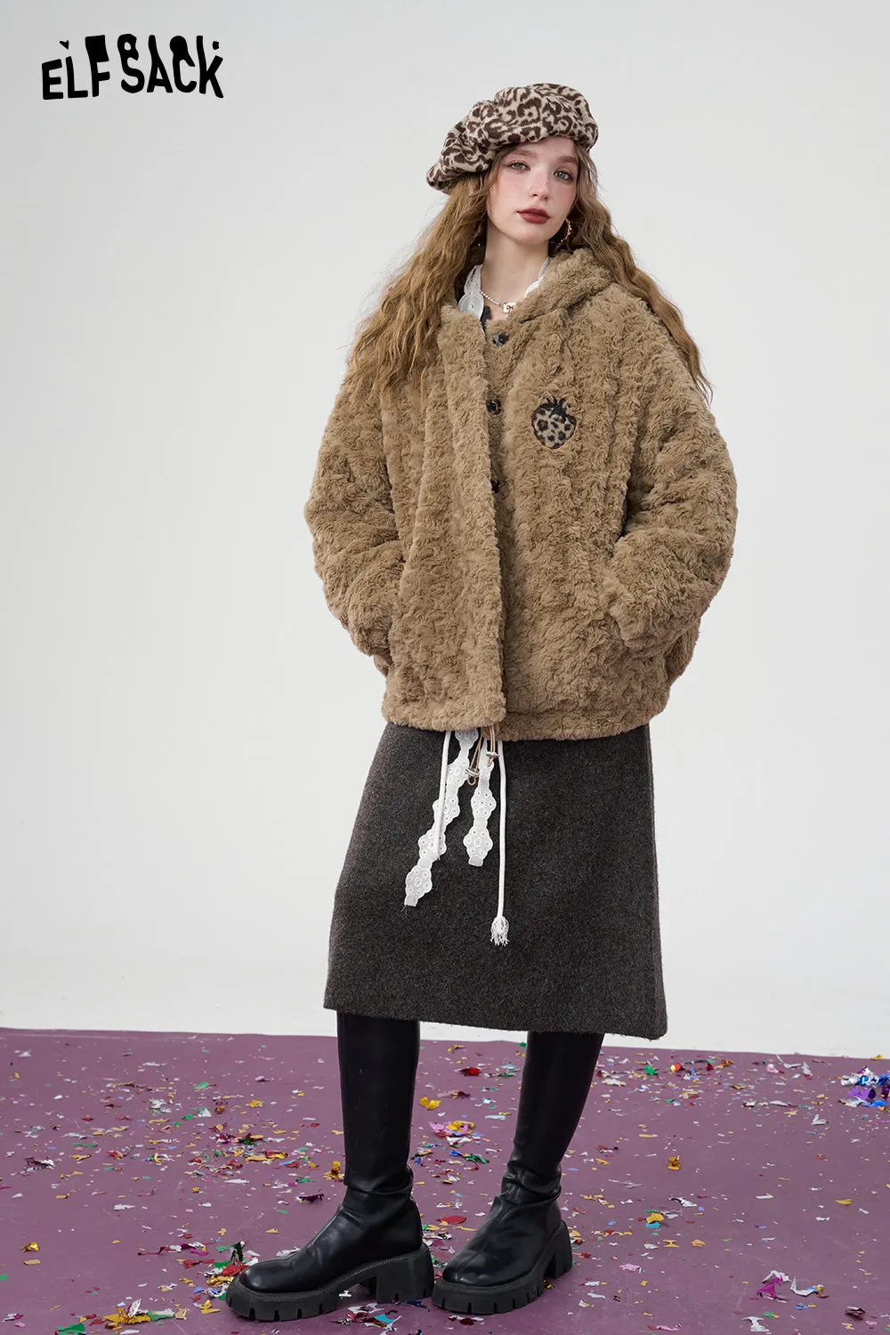 ELFSACK 2024 Winter New Arrivals Leopard strawberry hooded imitation plush jacket for women, coffee colored thick warm jacket