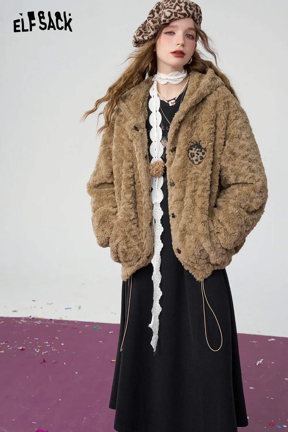 ELFSACK 2024 Winter New Arrivals Leopard strawberry hooded imitation plush jacket for women, coffee colored thick warm jacket
