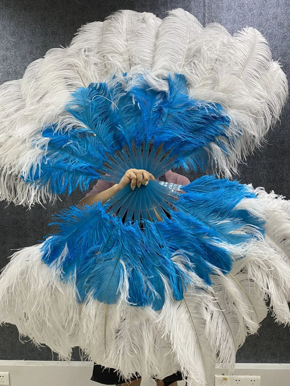 Mix blue & white 2 Layers Ostrich Feather Fan 30''x 54'' with Travel leather Bag